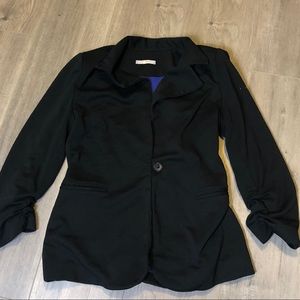 41Hawthorn black blazer with runched sleeves
